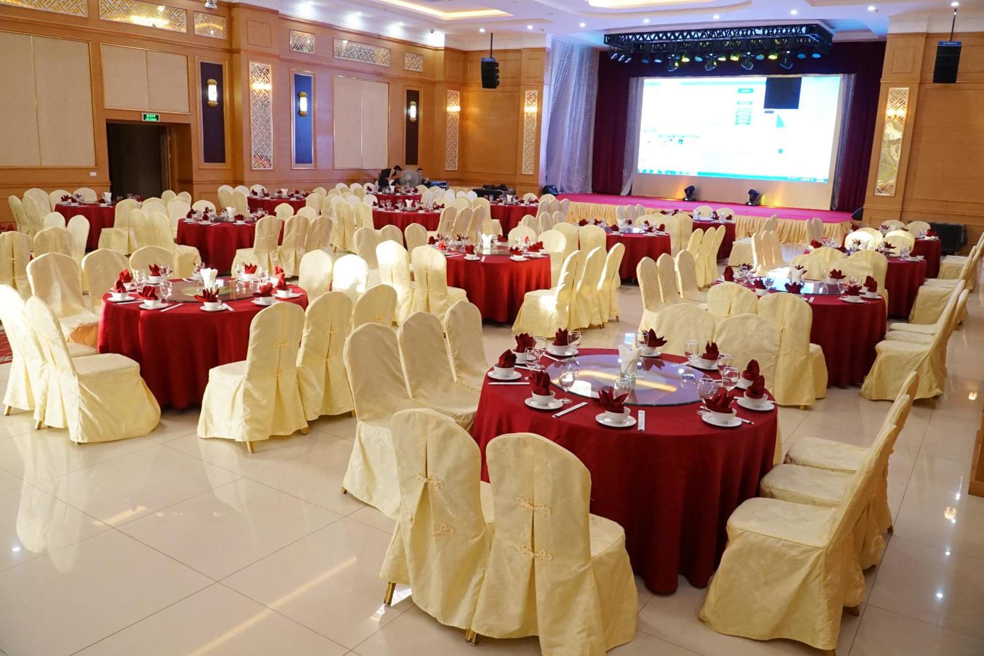 Khach San Huu Nghi Hotel Vinh Exterior foto