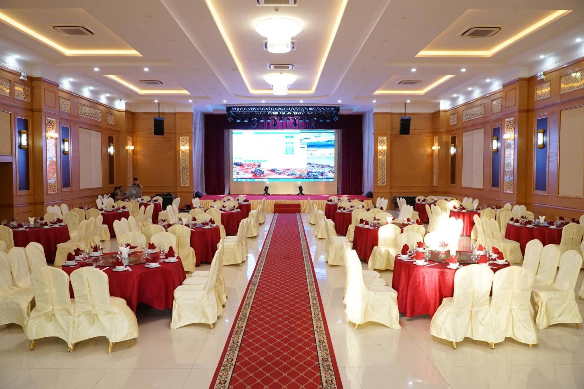 Khach San Huu Nghi Hotel Vinh Exterior foto