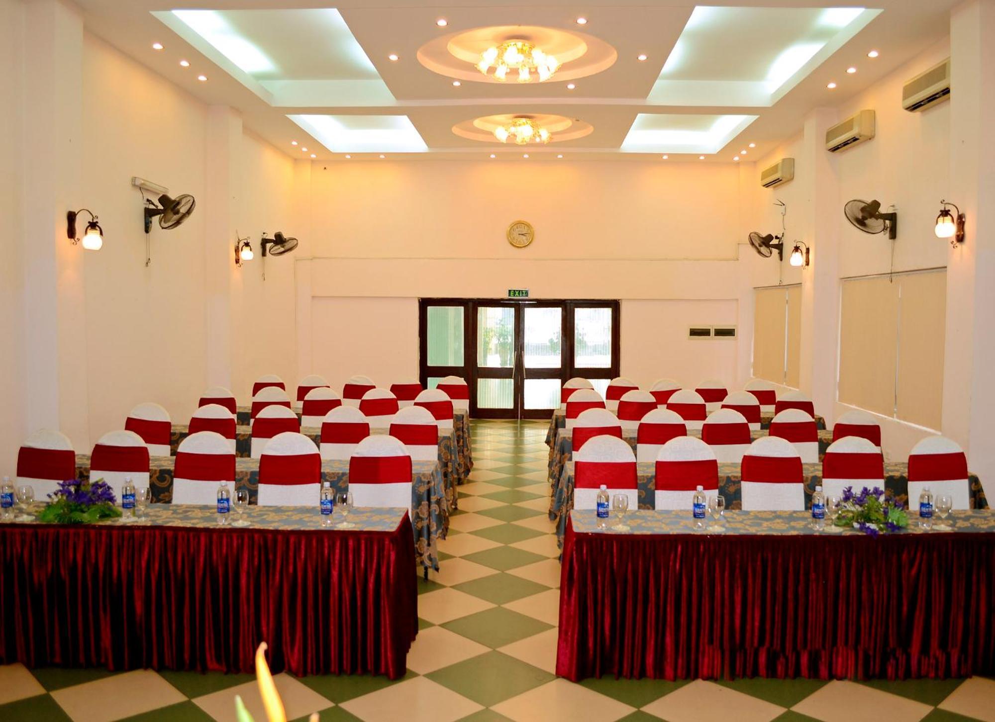 Khach San Huu Nghi Hotel Vinh Exterior foto